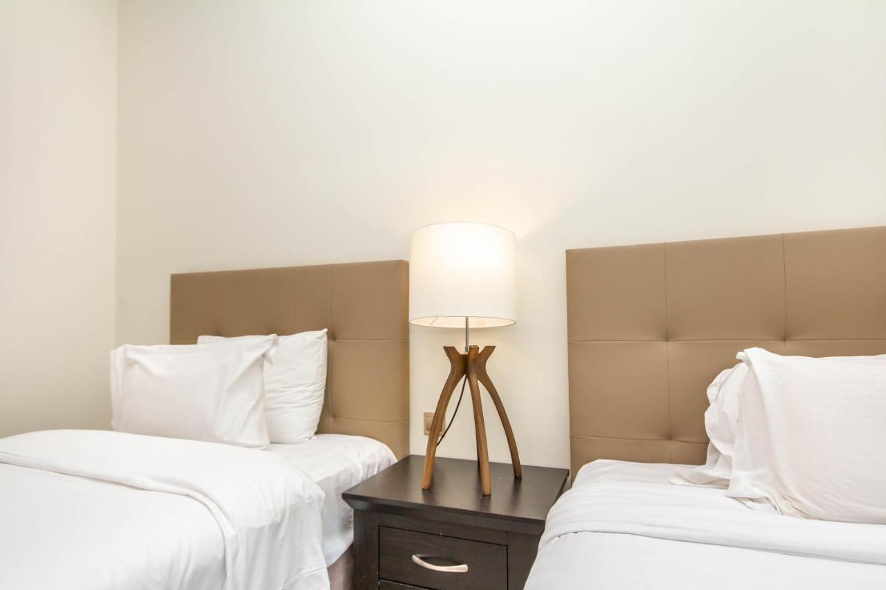Apartment Bespoke Homes - Palm Jumeirah- 2 Bedroom & Pool Access, South Dubai
