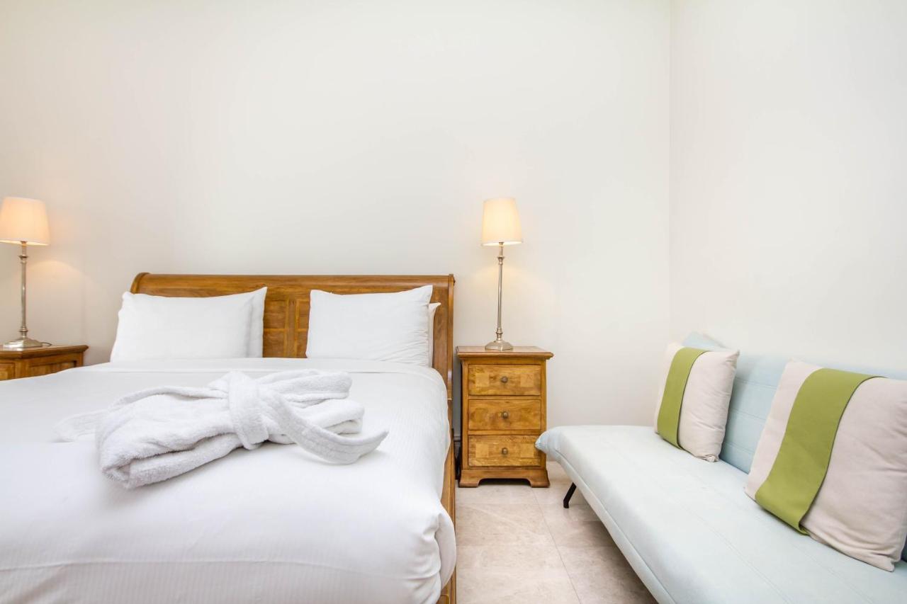 Bespoke Homes - Palm Jumeirah- 2 Bedroom & Pool Access, South *