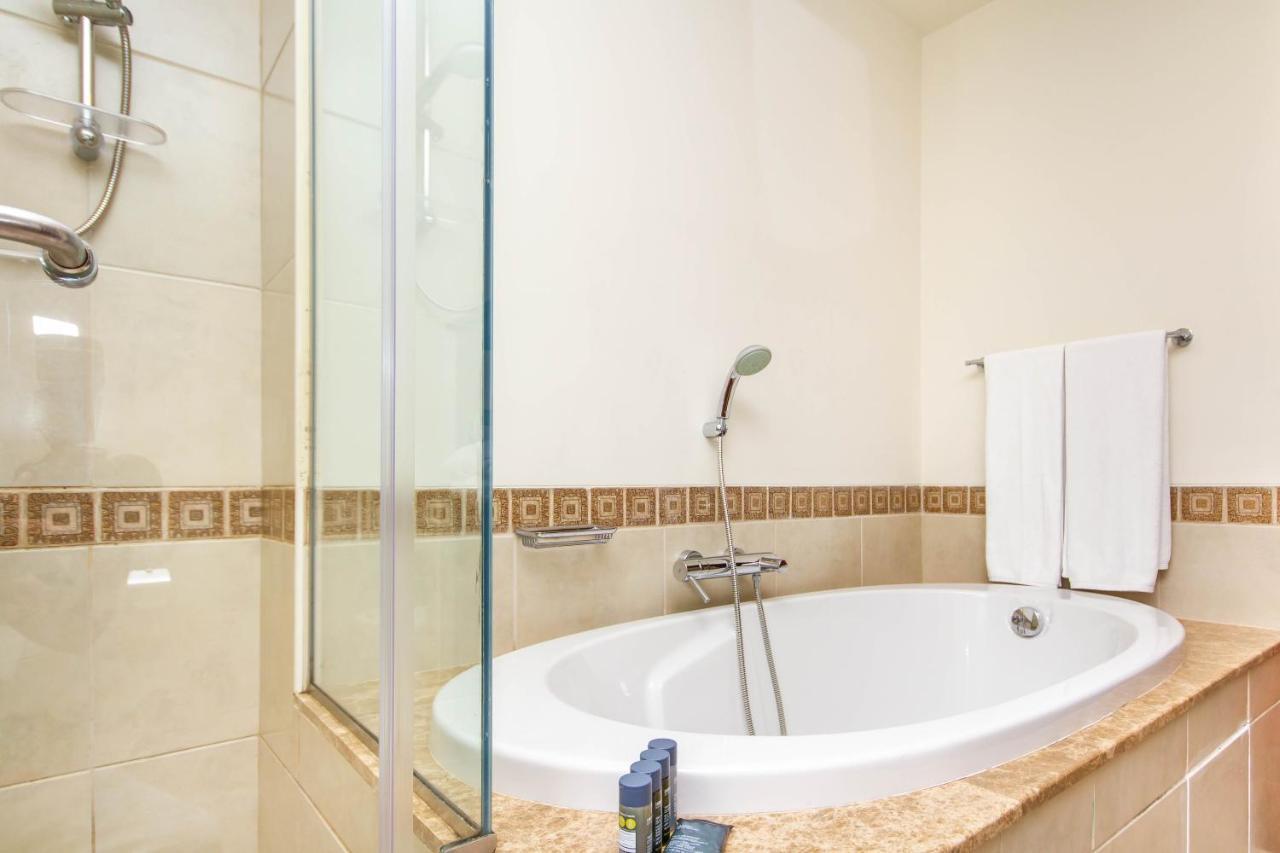 Bespoke Homes - Palm Jumeirah- 2 Bedroom & Pool Access, South *