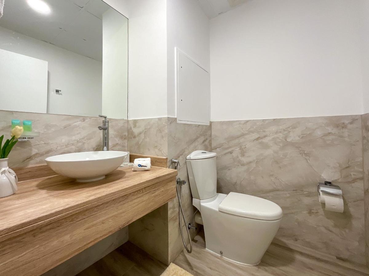 Higuests - Amazing Sea Views From 2br In Jbr Apartment *