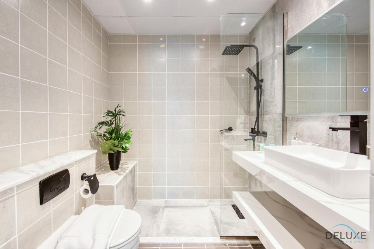 Elegant 2br At The Point Marina By Deluxe Homes Apartment *