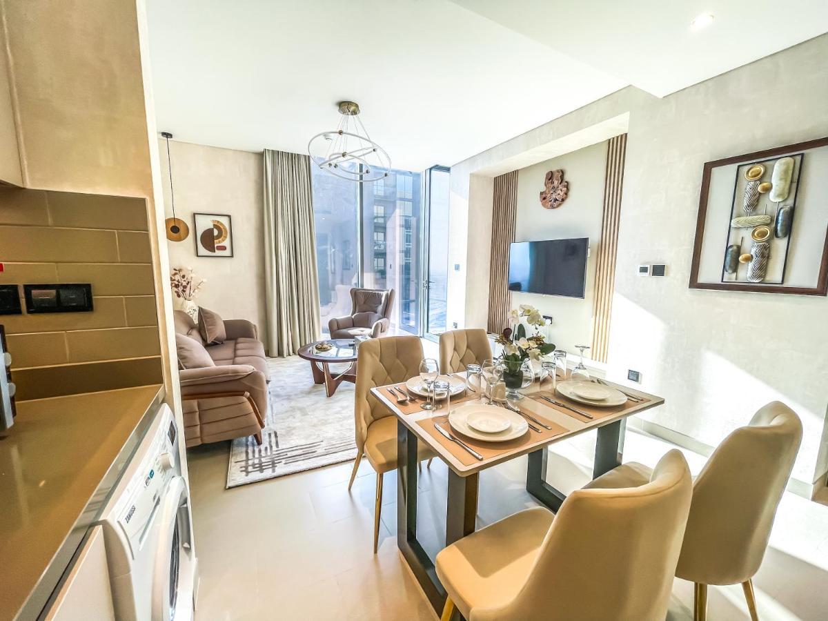 By Latinem Luxury 2 Bedroom Cv B2508 Near Burj Khalifa Daire Dubai