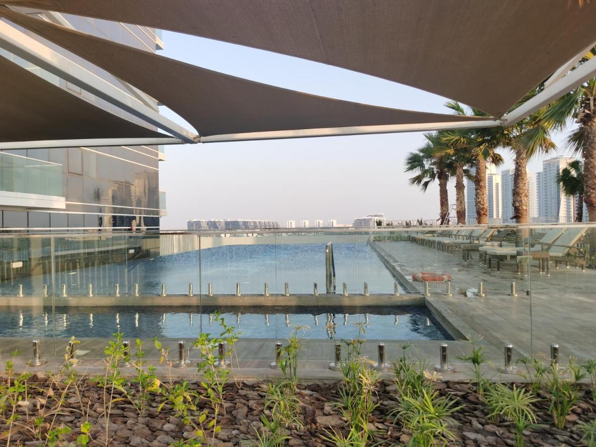 Heaven Escape Surrounded By Stunning Golf View High Floor -netflix-gym-pool -perfect Vacations *