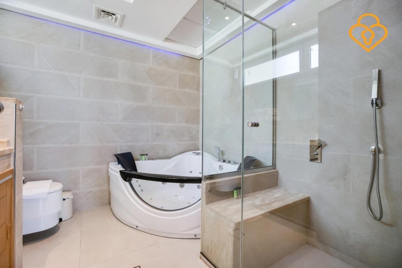 Keysplease 4 Bed Jacuzzi & Pool Jumeirah Park Villa Dubai