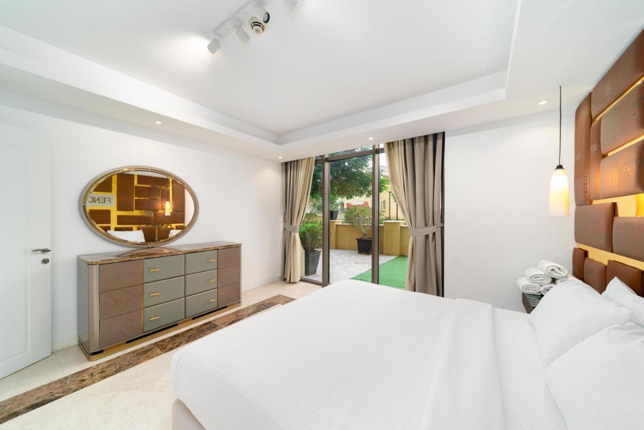 Elan 5-bedroom Beach *