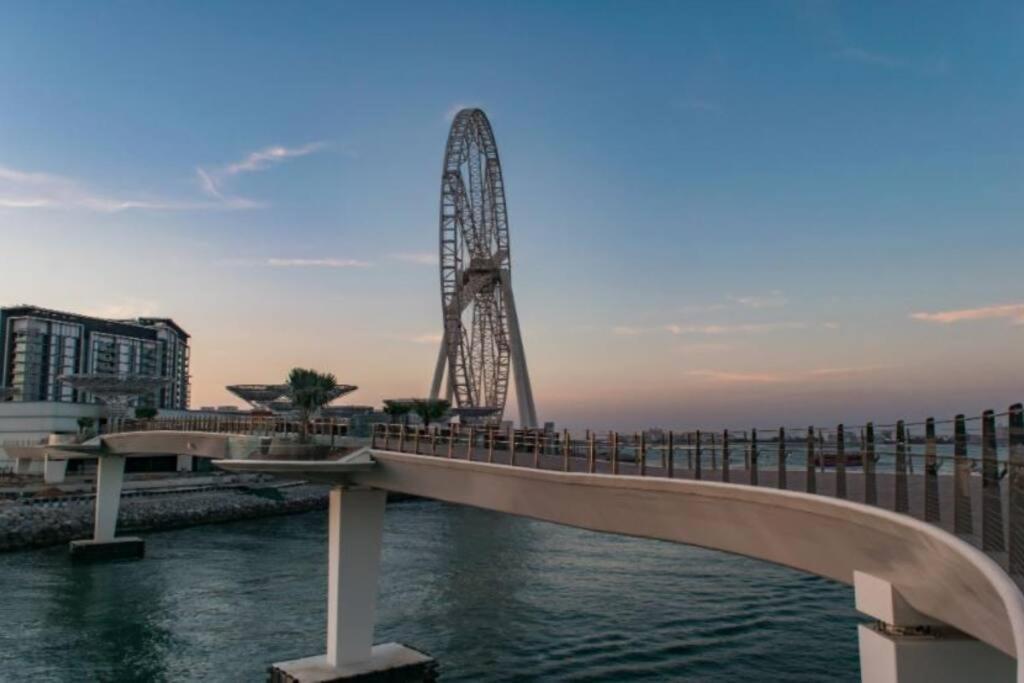 La Buena Vida Homes: Beachfront Luxury In Jbr Apartment