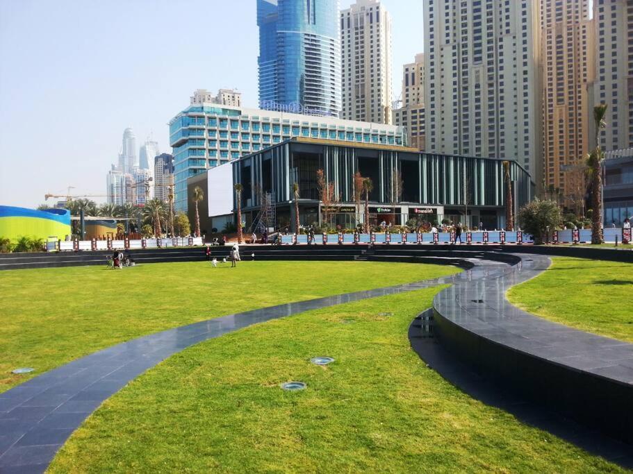 La Buena Vida Homes: Beachfront Luxury In Jbr Apartment