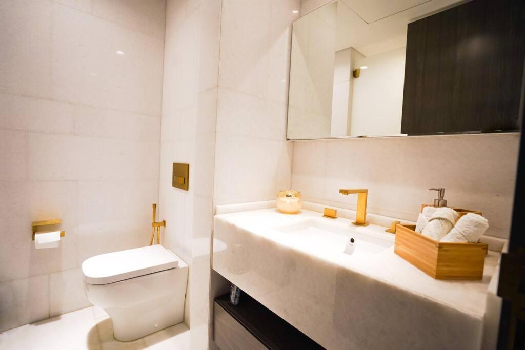 Private Pool Apt. Five Palm Jumeirah Up To 6guest Apartment
