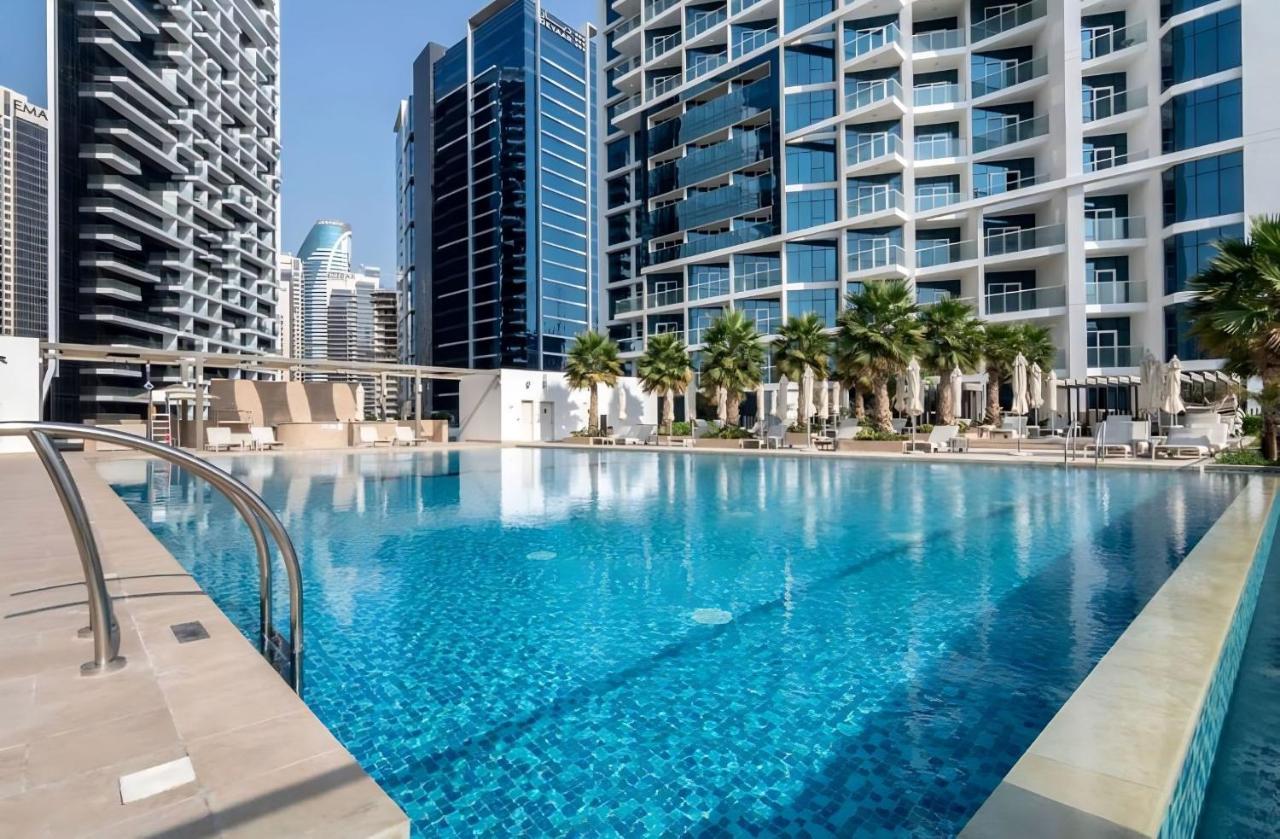 Apartment 5-star Luxury Studio Near Burj Khalifa With Amazing Canal & View! Dubai