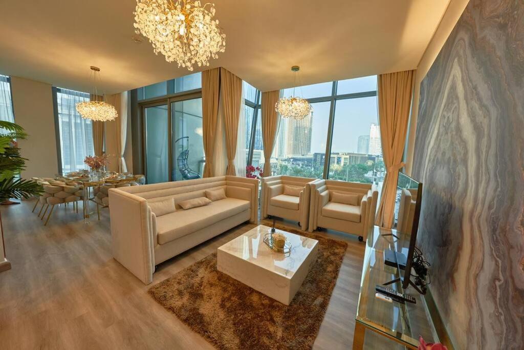 Daire Magnificent Stunning 3 Bedroom With Burj Khalifa View Dubai