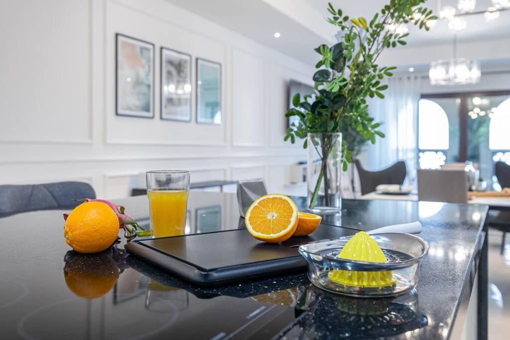 Daire Ultimate / 4 Beds / Private / The Palm / Beachfront / Upgraded / Full Palm, Marina Skyline, Ain View Dubai