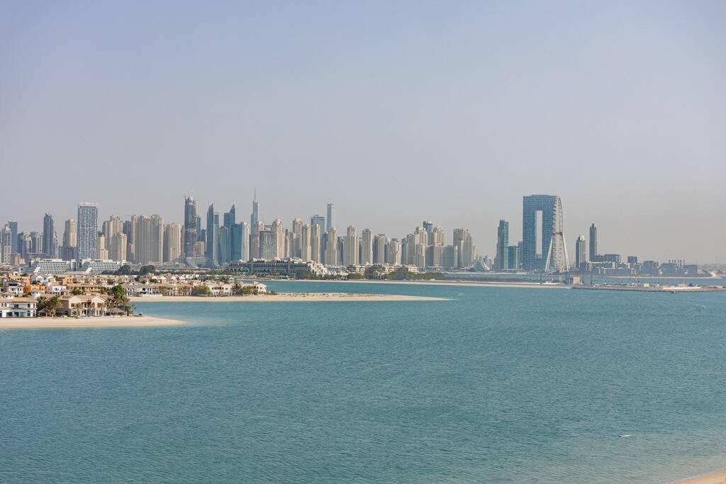 Daire Ultimate / 4 Beds / Private / The Palm / Beachfront / Upgraded / Full Palm, Marina Skyline, Ain View *