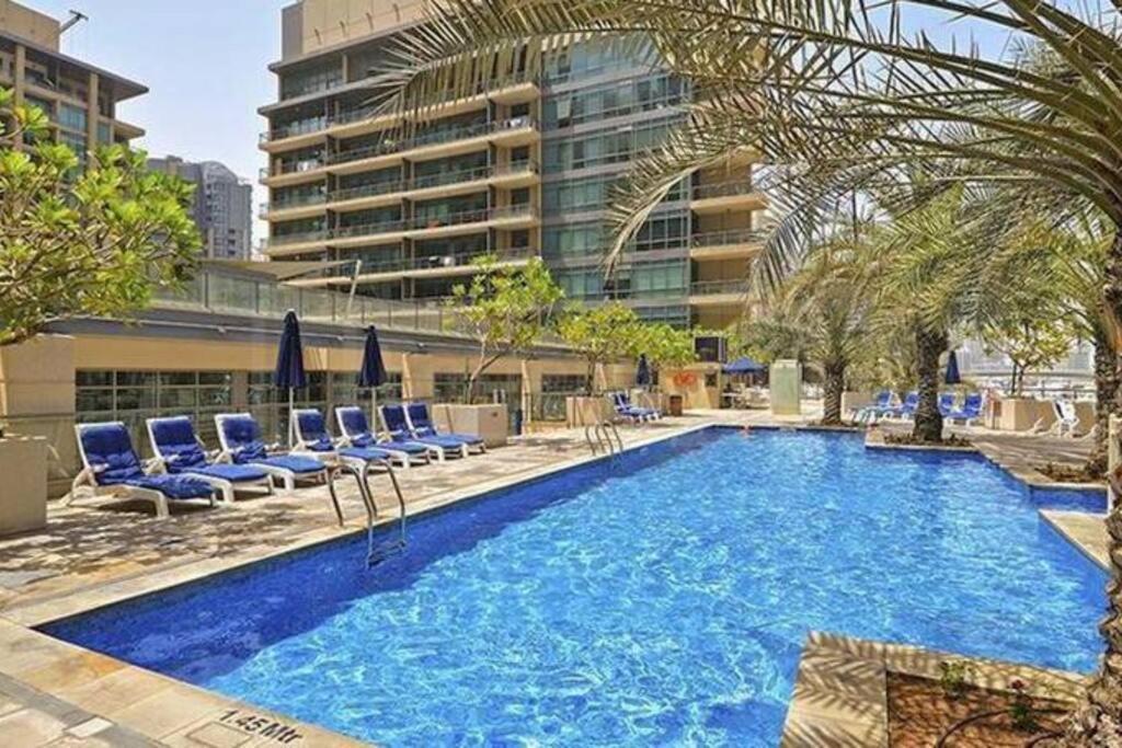 Marina 1 Bedroom Apt. Walking Distance Jbr. Apartamento Dubai