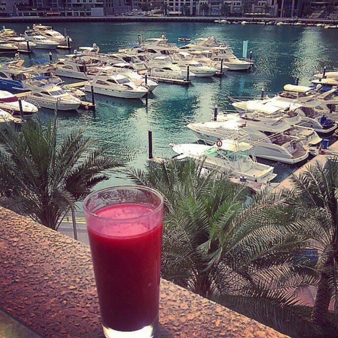 Marina 1 Bedroom Apt. Walking Distance Jbr. Apartamento Dubai