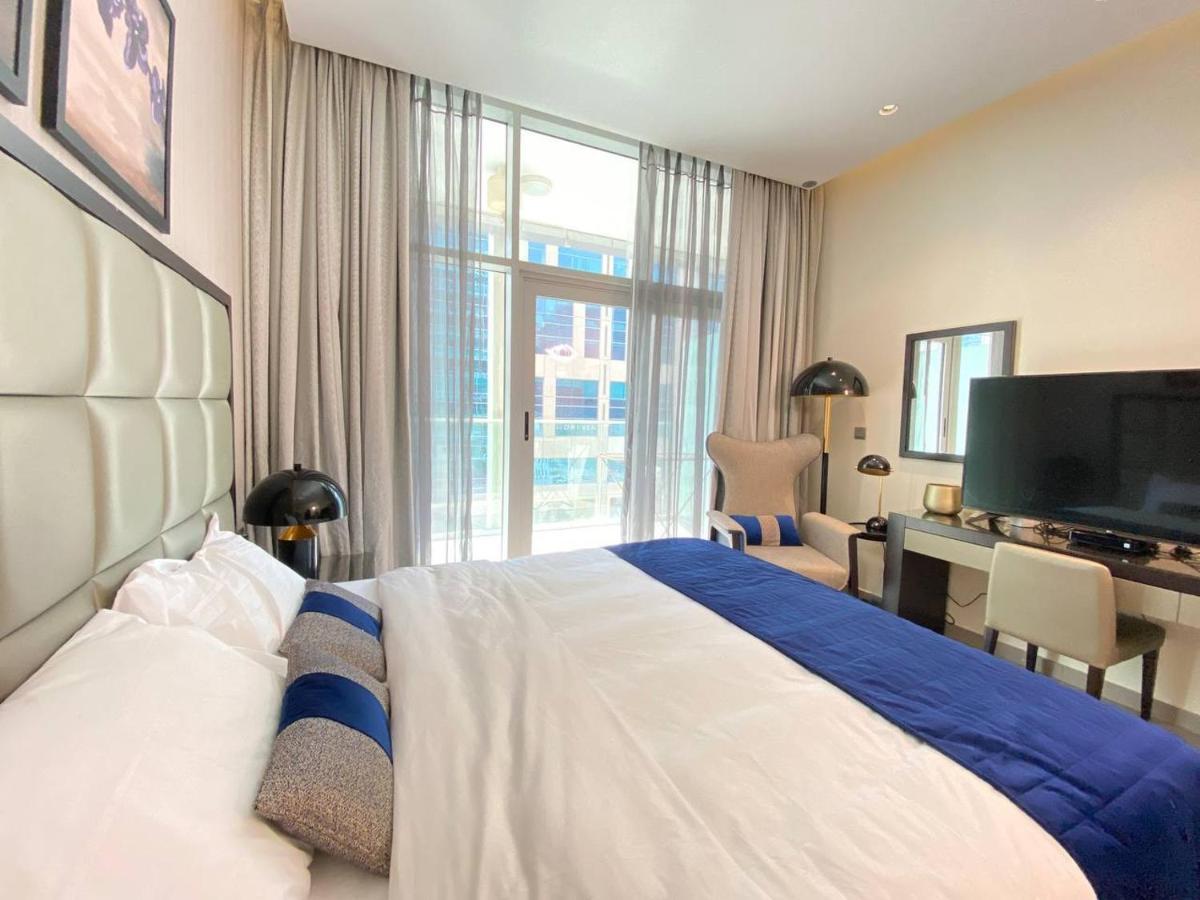 Majestine Downtown And Canal View Apartment Dubai