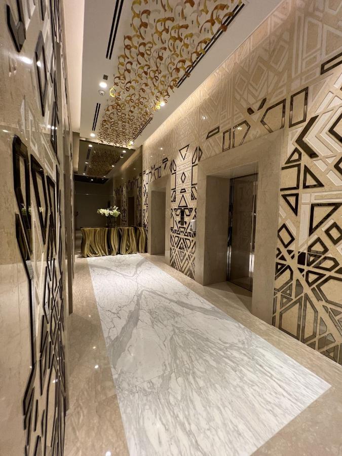 5-star Luxury Studio Near Burj Khalifa With Amazing Canal & View!