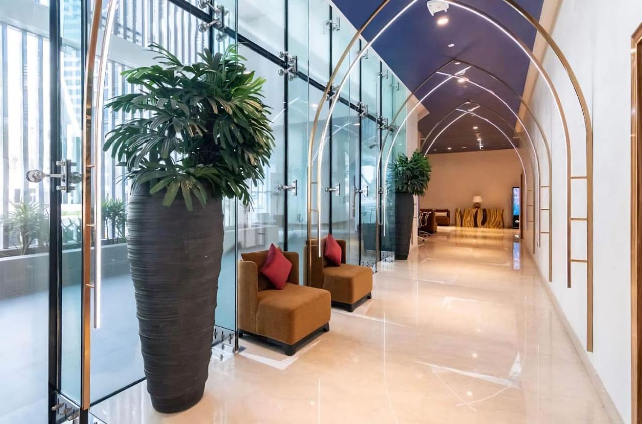 5-star Luxury Studio Near Burj Khalifa With Amazing Canal & View! Apartment