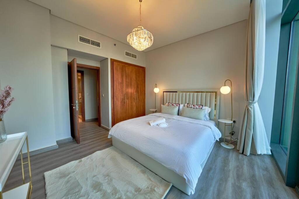 Daire Magnificent Stunning 3 Bedroom With Burj Khalifa View Dubai