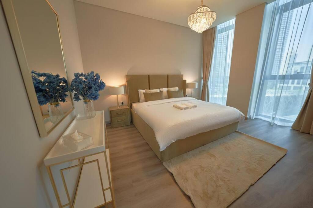 Magnificent Stunning 3 Bedroom With Burj Khalifa View Apartment