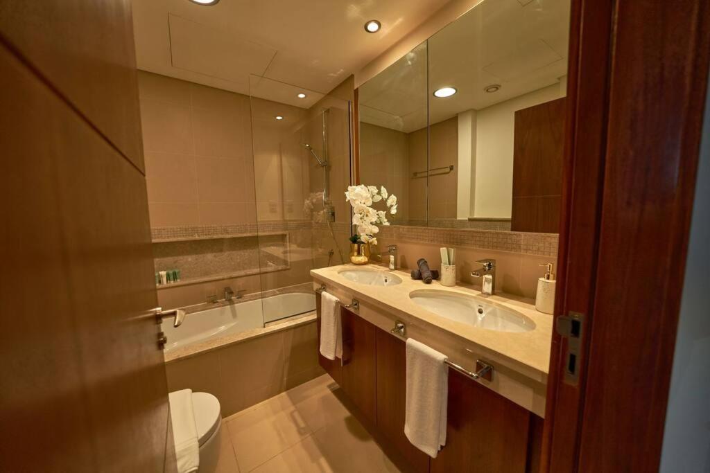 Magnificent Stunning 3 Bedroom With Burj Khalifa View Daire