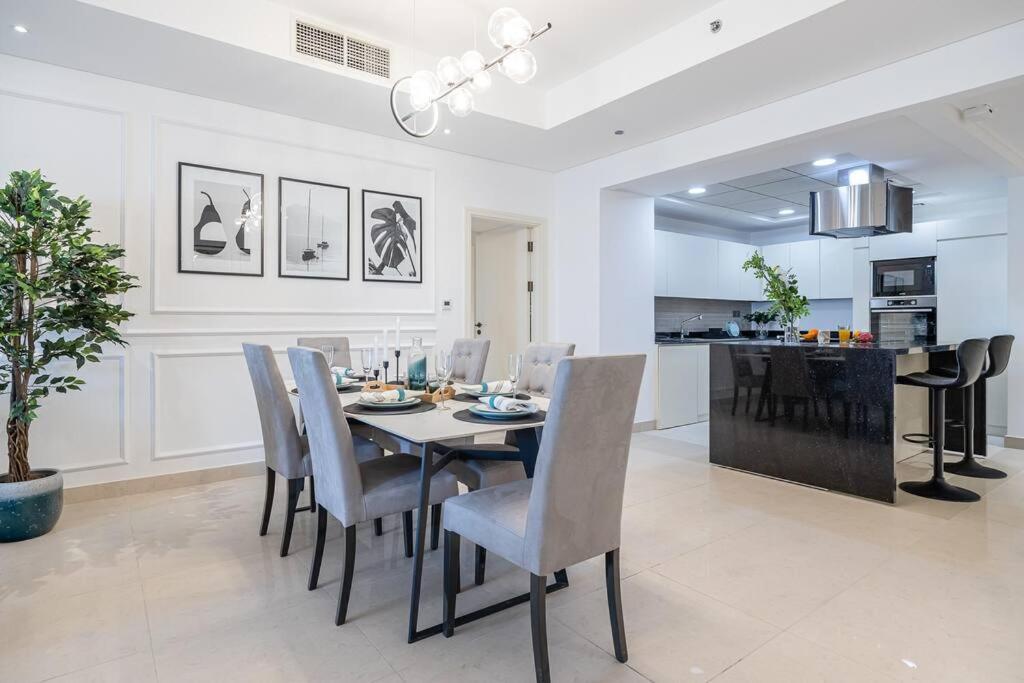 Daire Ultimate / 4 Beds / Private / The Palm / Beachfront / Upgraded / Full Palm, Marina Skyline, Ain View