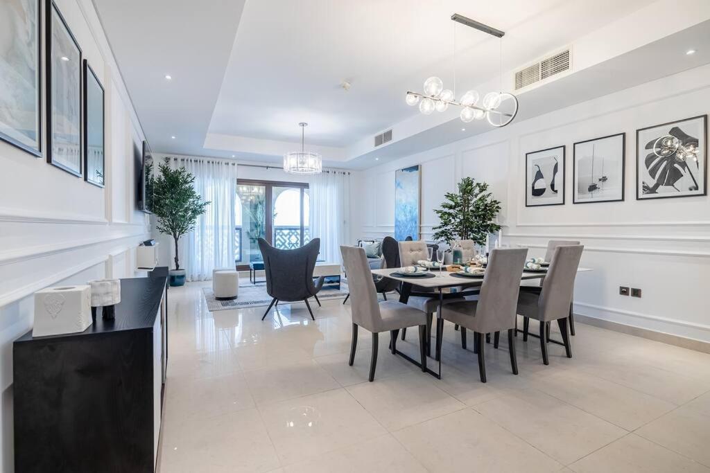 Apartment Ultimate / 4 Beds / Private / The Palm / Beachfront / Upgraded / Full Palm, Marina Skyline, Ain View