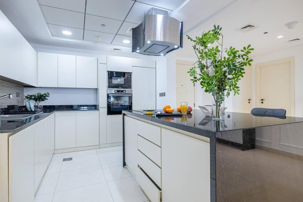 Daire Ultimate / 4 Beds / Private / The Palm / Beachfront / Upgraded / Full Palm, Marina Skyline, Ain View Dubai