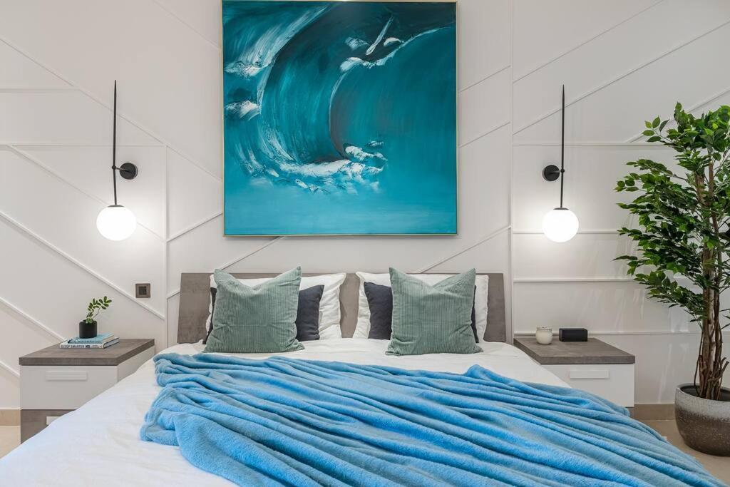 Daire Ultimate / 4 Beds / Private / The Palm / Beachfront / Upgraded / Full Palm, Marina Skyline, Ain View *