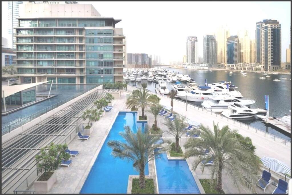 Marina 1 Bedroom Apt. Walking Distance Jbr. Apartamento Dubai