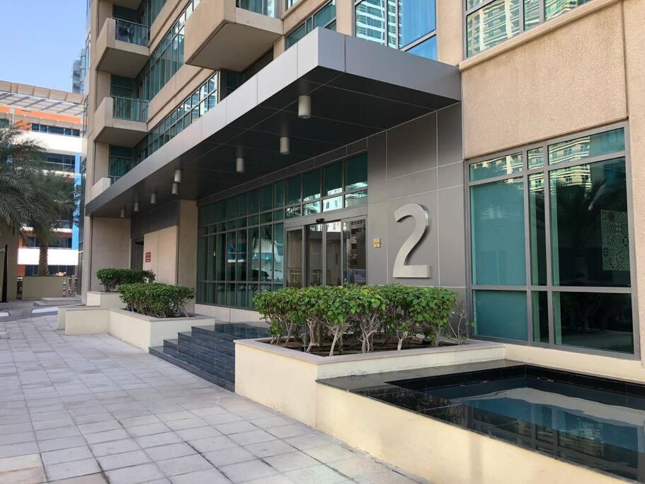 Marina 1 Bedroom Apt. Walking Distance Jbr. Apartamento Dubai