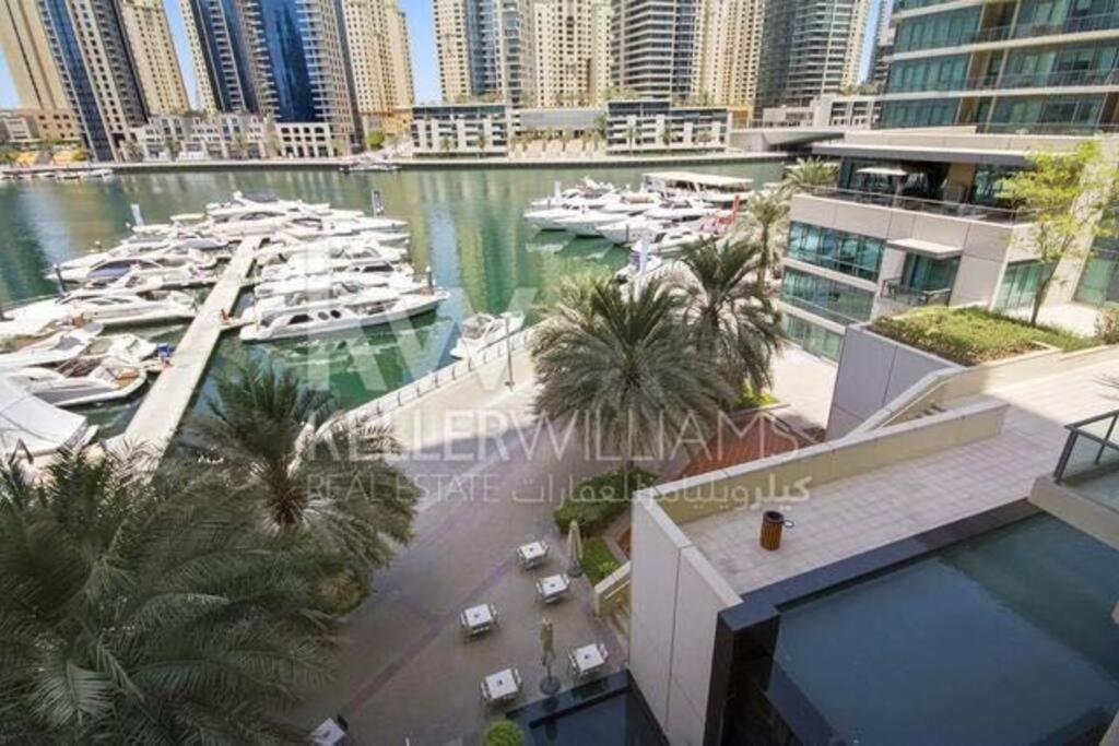 Marina 1 Bedroom Apt. Walking Distance Jbr. Apartamento Dubai