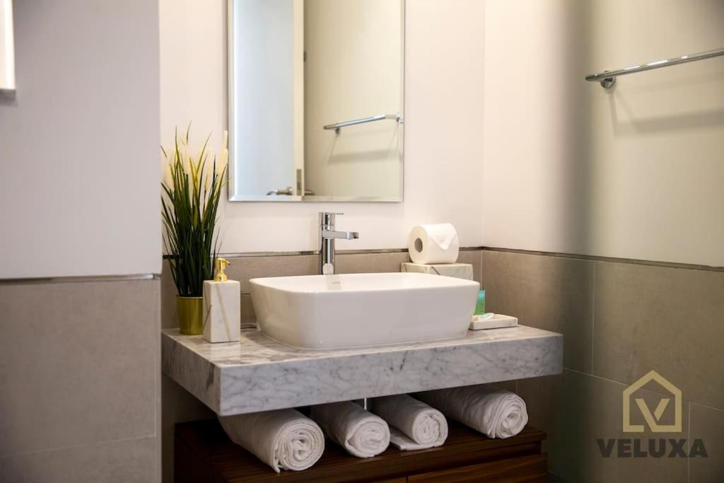 Daire Veluxa - Luxury And Bright 1 Bedroom Apartment, Burj View! *