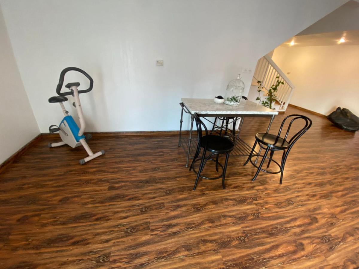 Comfortable Private In Compound Housing Guest house