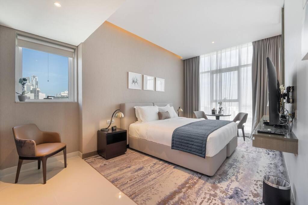 Apartment At The Burj View - Special Offer *