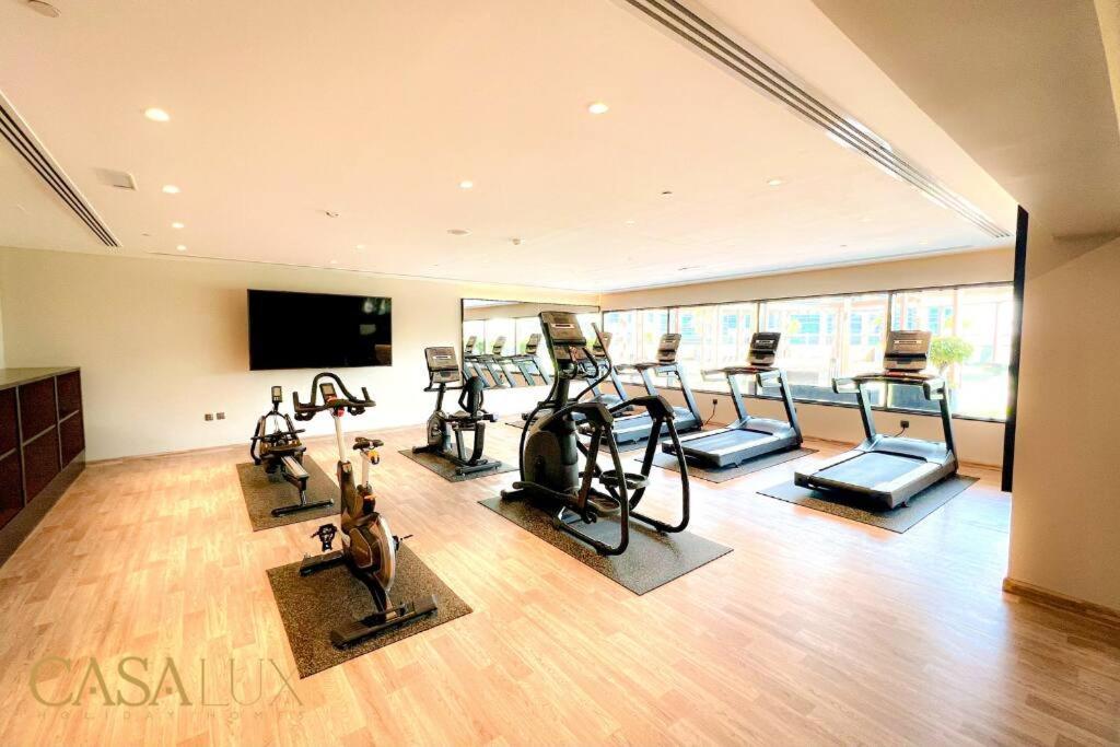 Lovely Big Studio W/ Burj Khalifa View In Downtown * Dubai