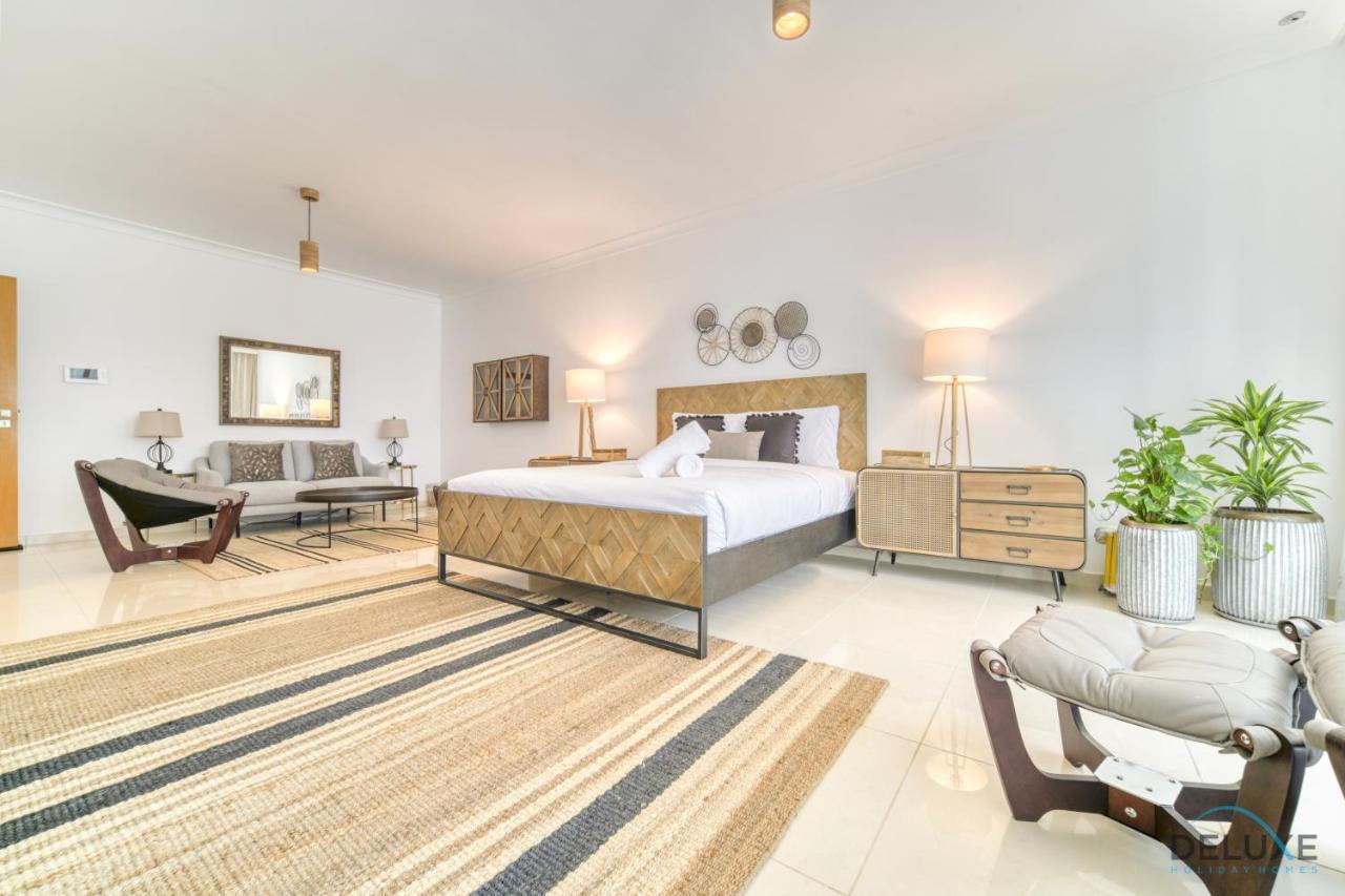 Distinguished 4br With 2 Assistant's At Marinascape Marina By Deluxe Villa *