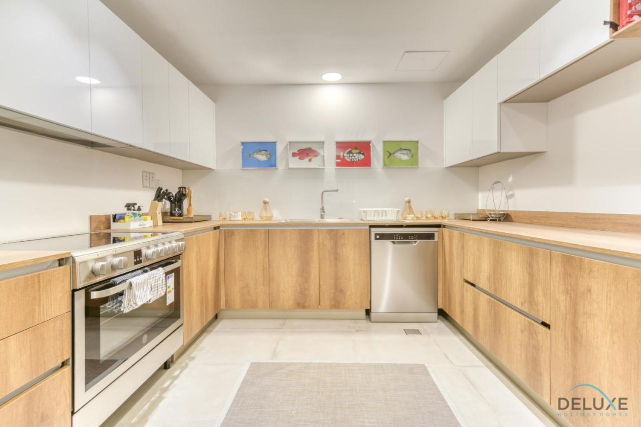 Distinguished 4br With 2 Assistant's At Marinascape Marina By Deluxe Villa *