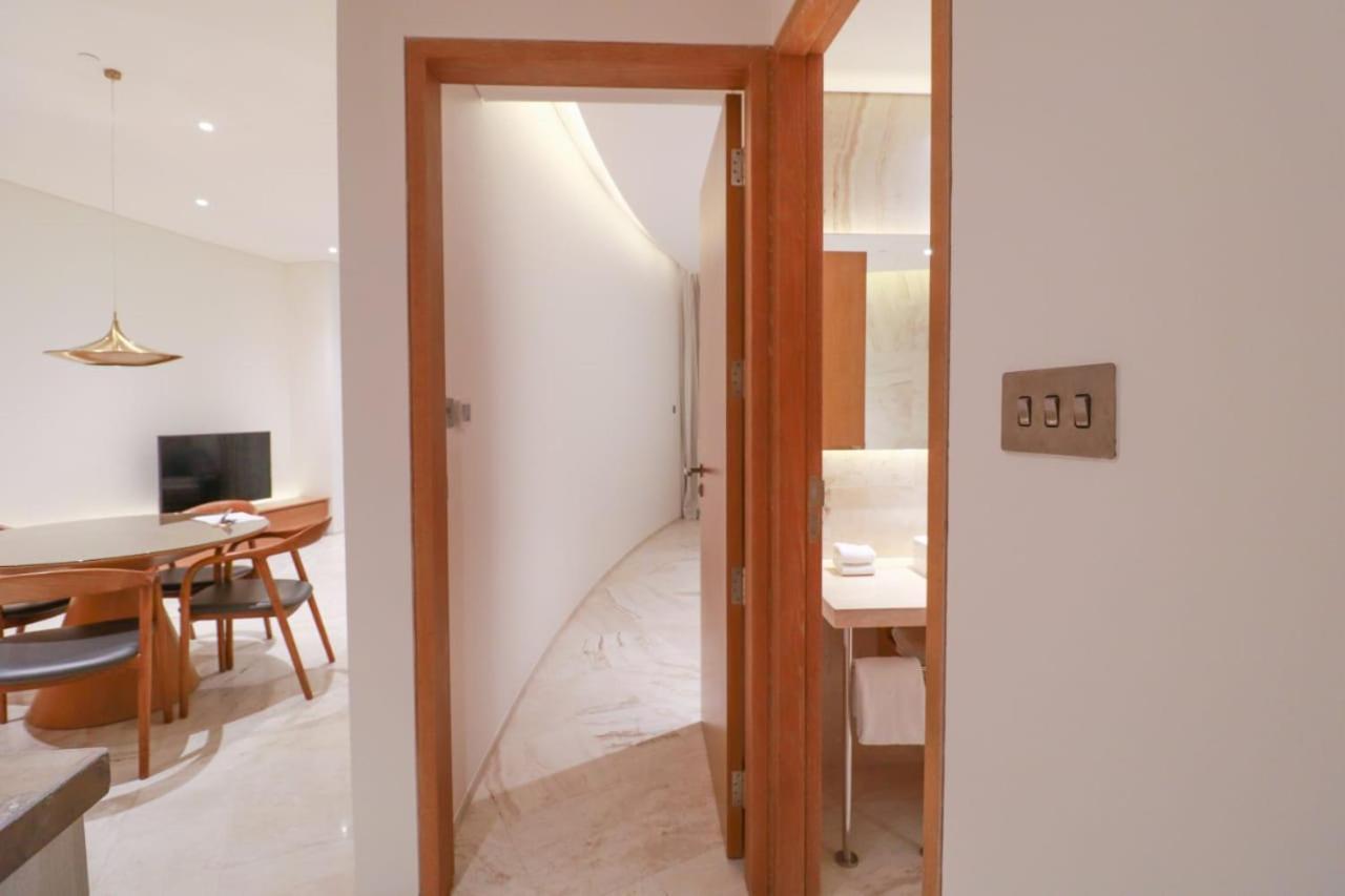 شقة خاصة في فايف جميرا مع مسبح خاص Private In A Five Jumeirah Village With Private Pool Apartment *