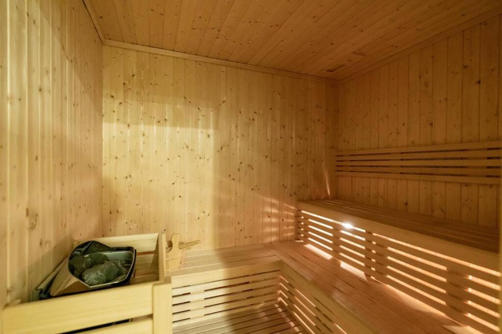 2bdr - Burj Khalifa View - Pool, Sauna & Hamam Daire Dubai