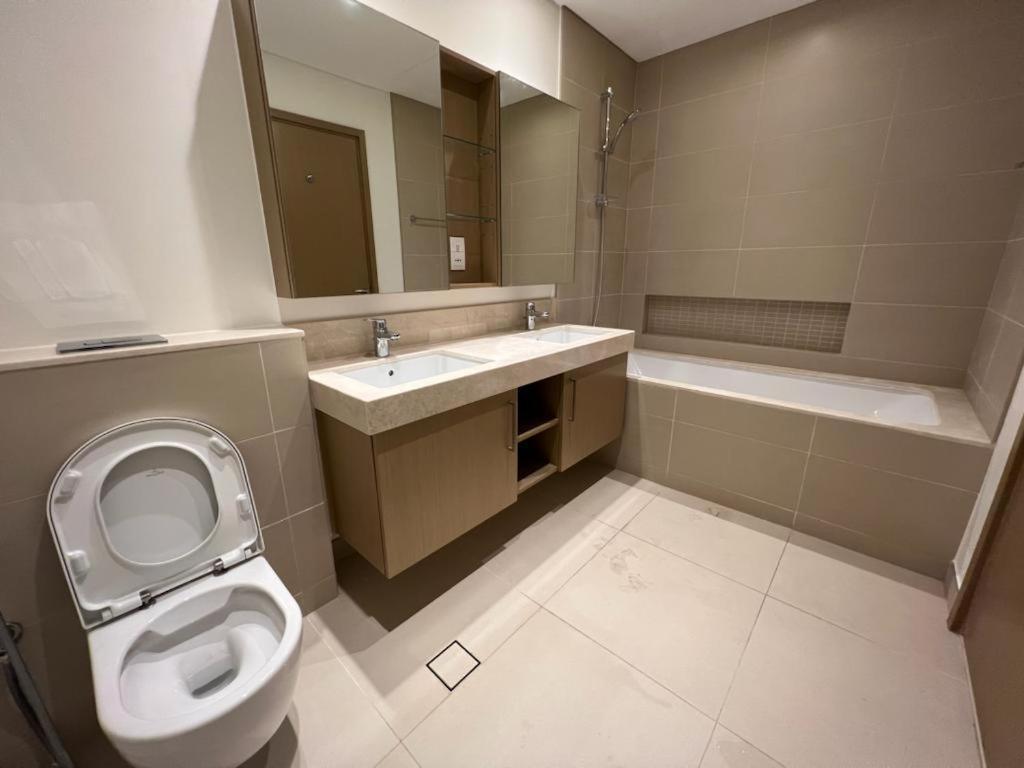 52-42 Marina Daire Dubai