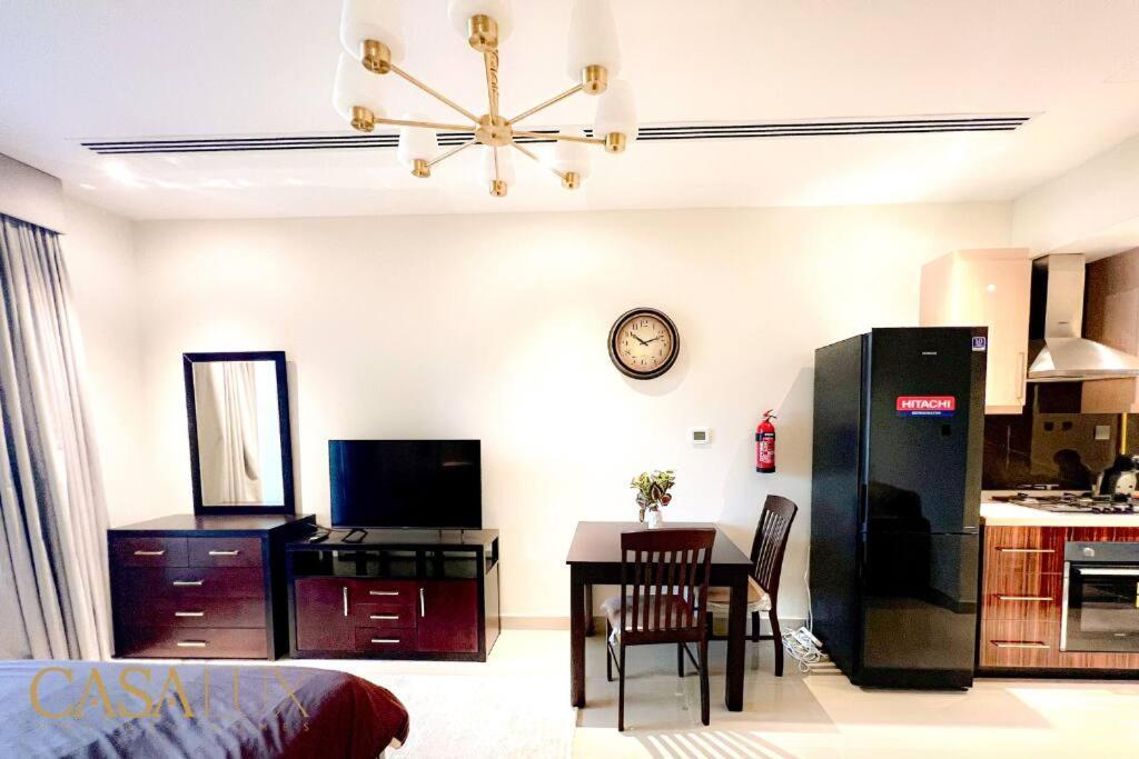 Lovely Big Studio W/ Burj Khalifa View In Downtown Apartment Dubai