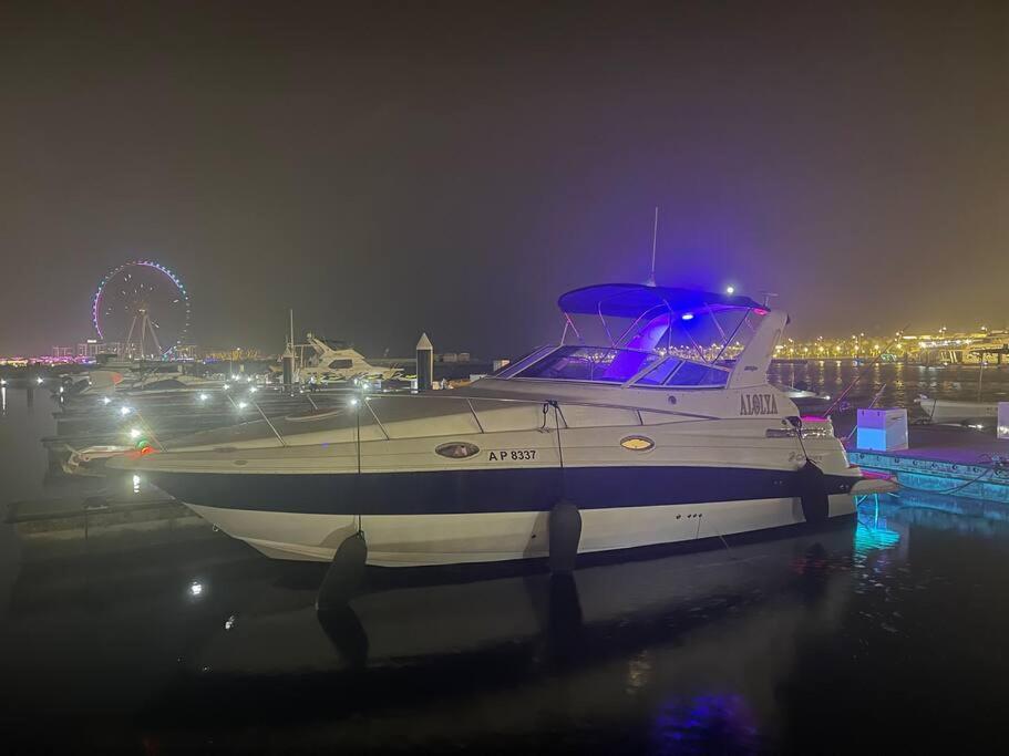 Yacht Boat 2 Beds 1 Bath Eye Marina Jbr Botel *