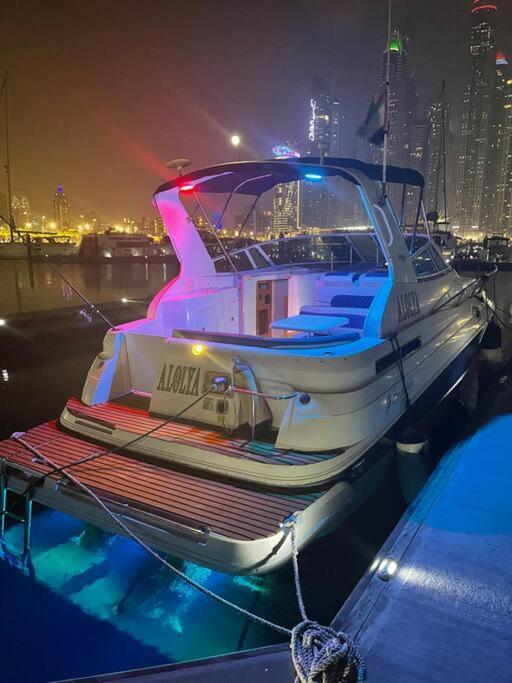 Yacht Boat 2 Beds 1 Bath Eye Marina Jbr Botel Dubai