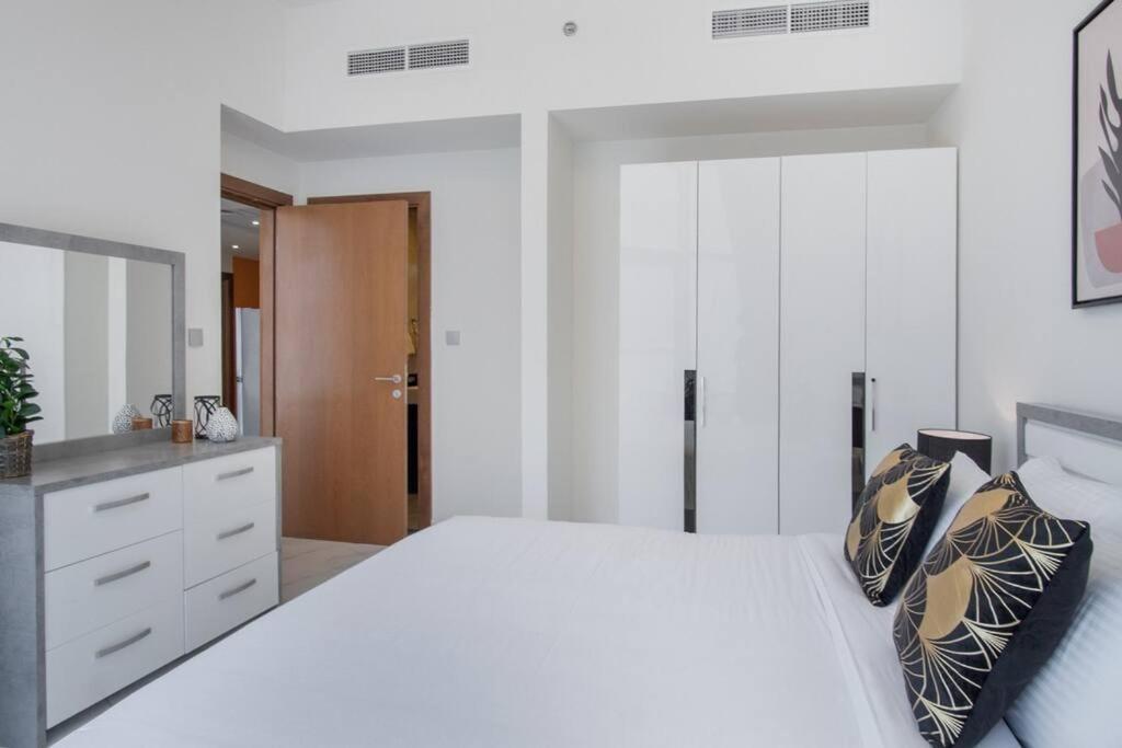 Apartment Lively Pop On The Business Bay Canal