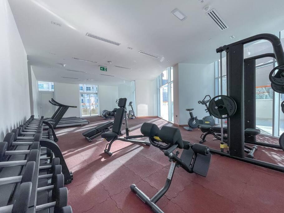 Lively Pop On The Business Bay Canal Apartment