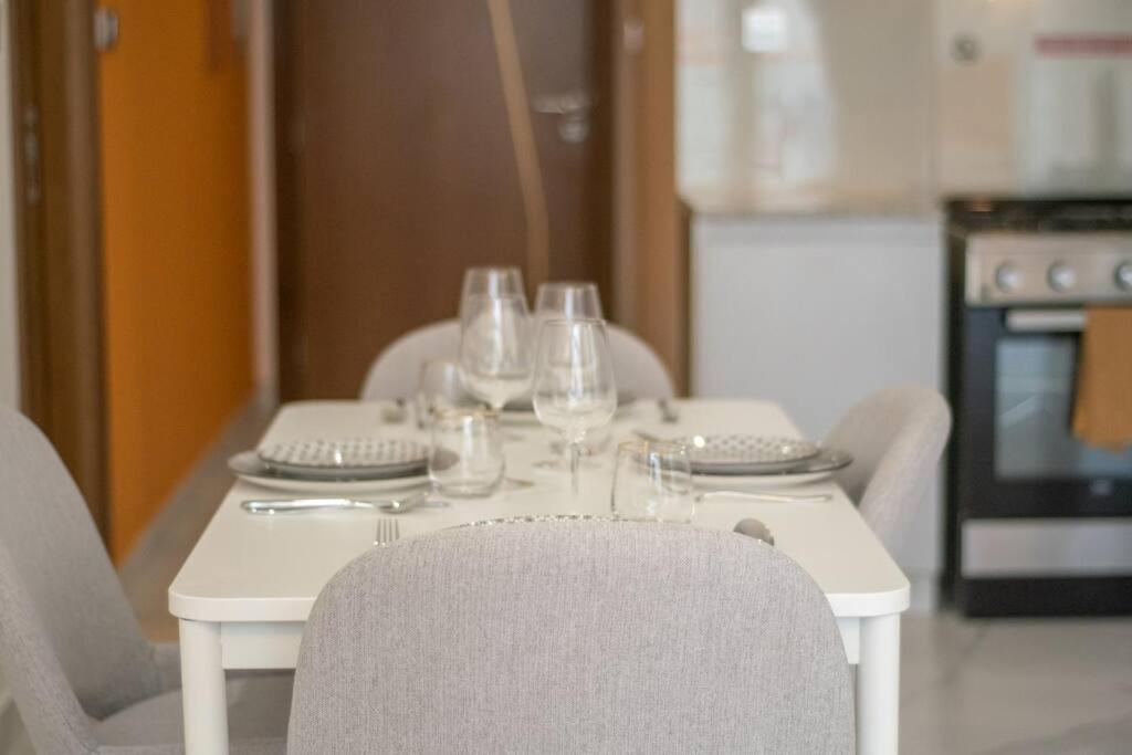 Lively Pop On The Business Bay Canal Apartment *