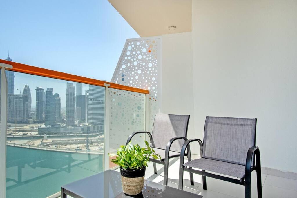 Apartment Lively Pop On The Business Bay Canal Dubai