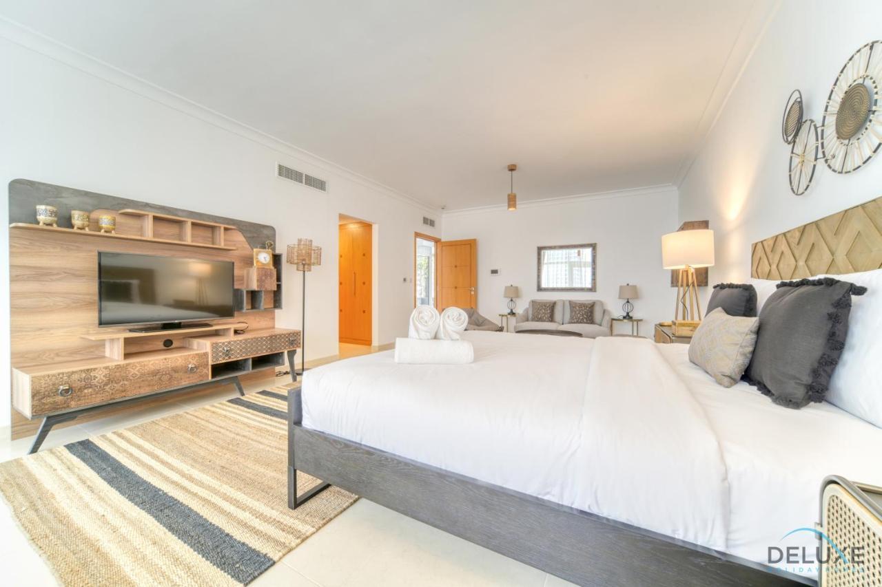 Distinguished 4br With 2 Assistant's At Marinascape Marina By Deluxe Villa