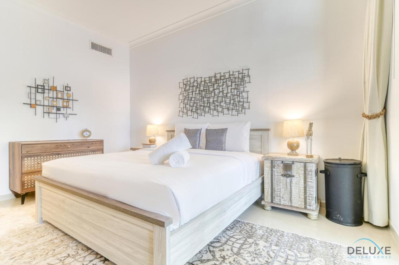 Distinguished 4br With 2 Assistant's At Marinascape Marina By Deluxe Villa *