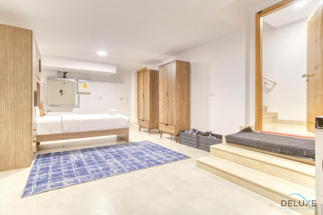Distinguished 4br With 2 Assistant's At Marinascape Marina By Deluxe Villa *